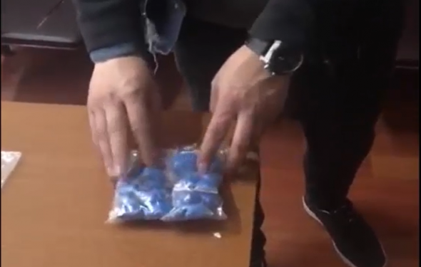 Droguri în valoare de peste 22 000 lei, ridicate de către polițiști de la un tânăr de 28 de ani